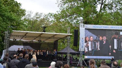 Akordeonový orchestr Pohoda v Praze na Kampě