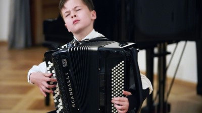 Akordeonista Viktor Stocker zvítězil na mezinárodní soutěži v Londýně